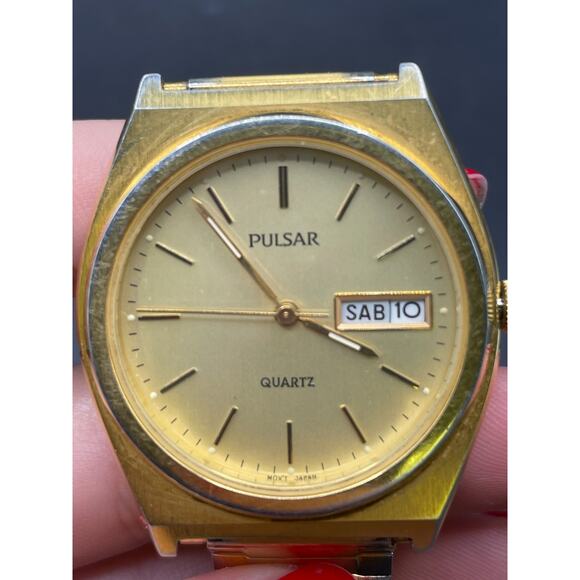 Vtg Pulsar Men Y143-X003 Day Date Gold Tone Quartz Analog Watch English French main image 5